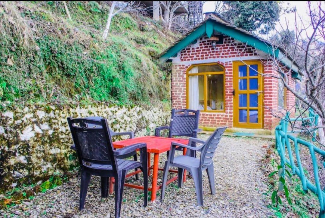 Apple Garden Cottages And Restaurant Dhanaulti Exteriör bild