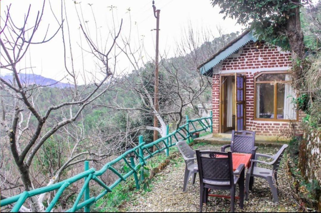 Apple Garden Cottages And Restaurant Dhanaulti Exteriör bild